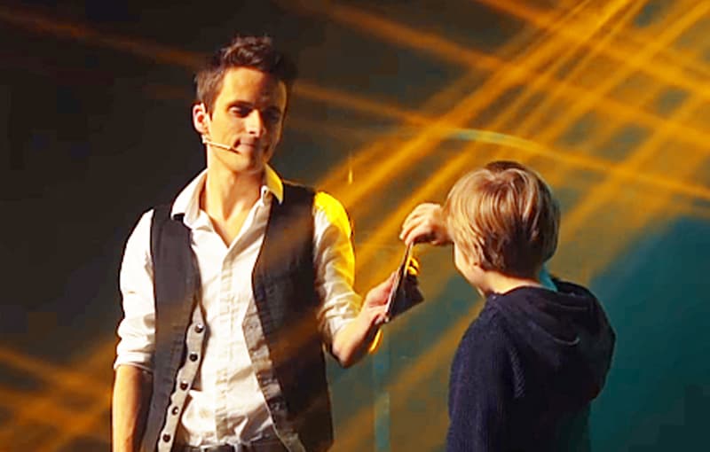 Gaël Magicien on stage